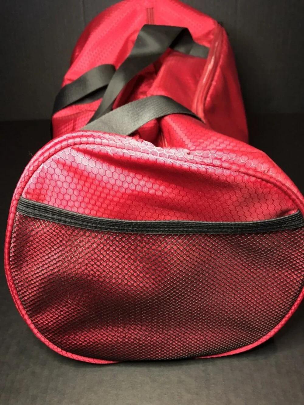 NWOT Small Red Duffel Travel Gym Carry On Bag With Shoulder Strap 9